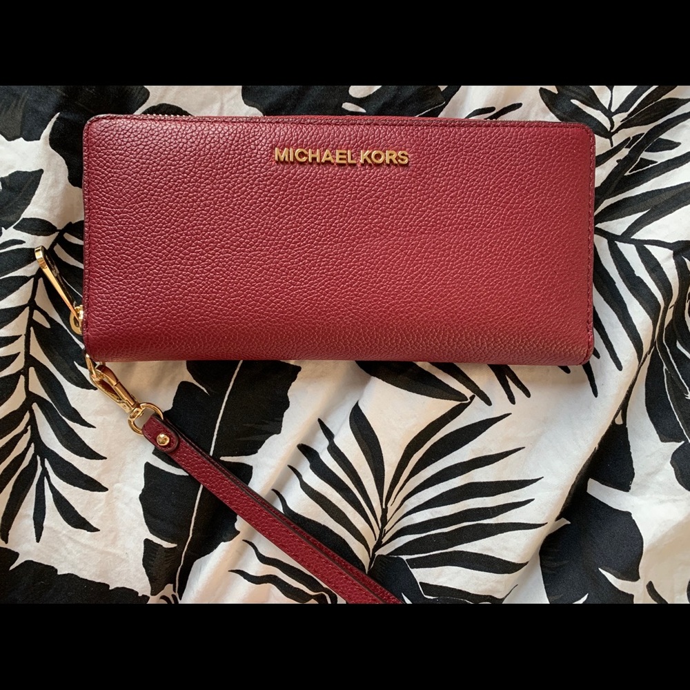 Micheal Kors Continental Wristlet